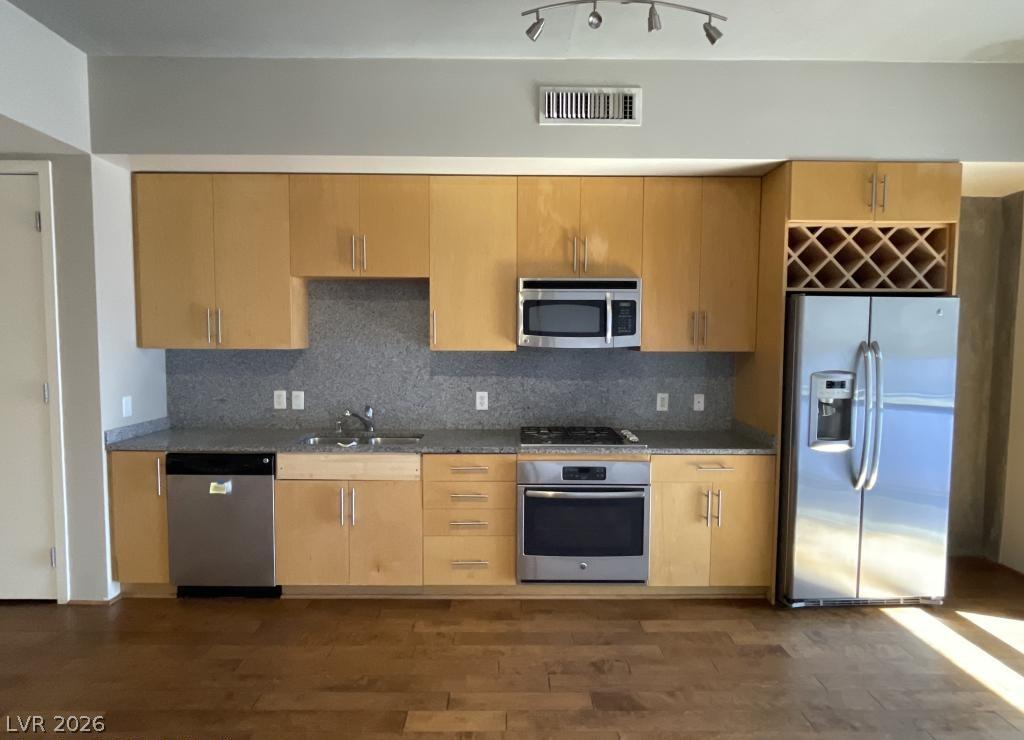 353 E Bonneville Avenue 631