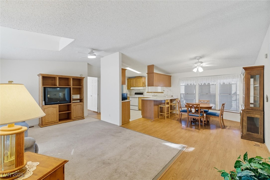 221 W Ivy Lane