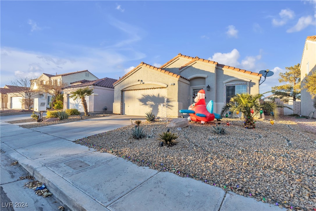 688 Moonlight Mesa Drive, Henderson, Nevada image 4