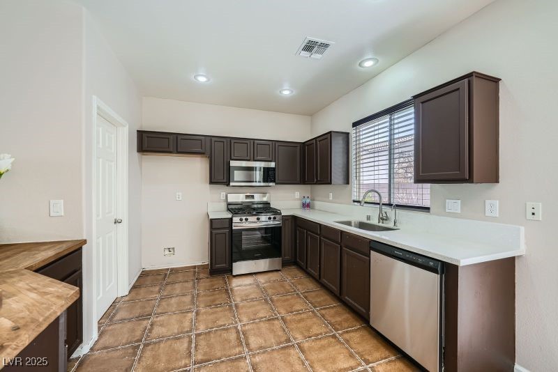 Properties 3 10719 Tottenham Avenue