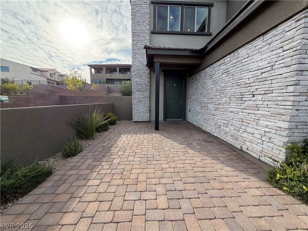 91 Medianoche Street