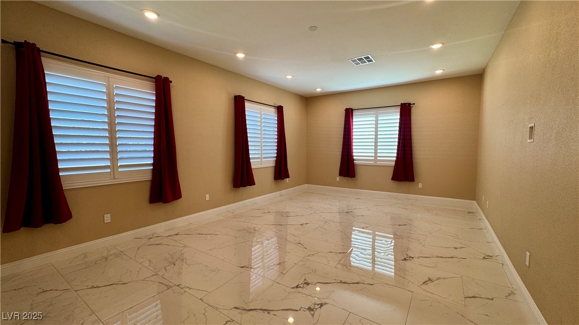 Properties 3 197 E Shelbourne Avenue
