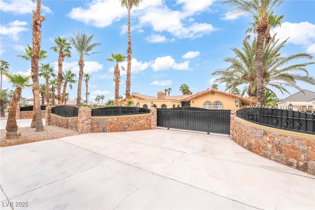 Properties 1 2920 S Tioga Way