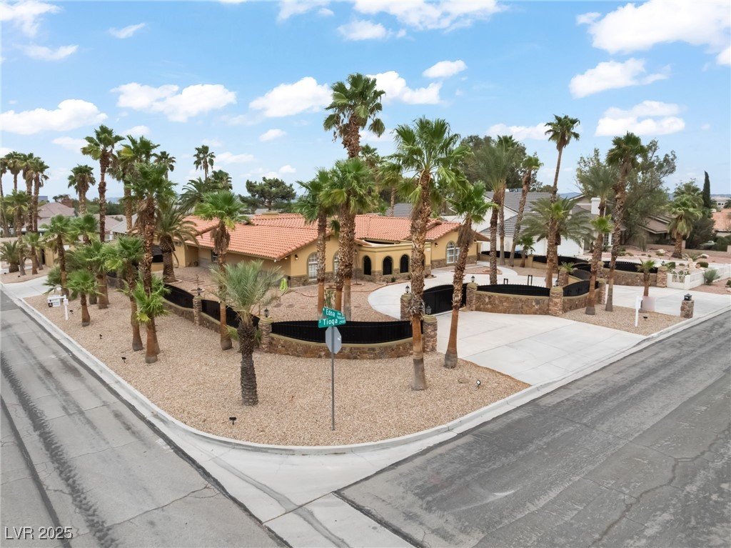 Properties 4 2920 S Tioga Way