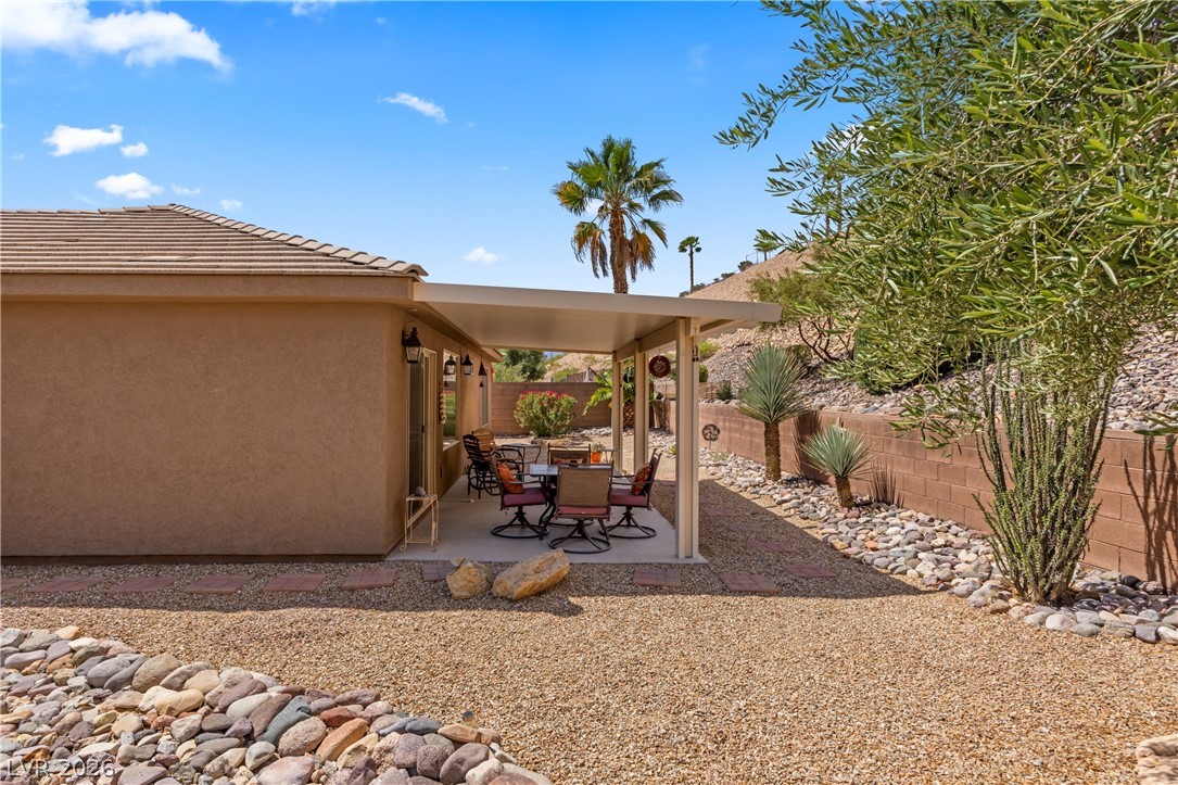 982 Buteo Bend