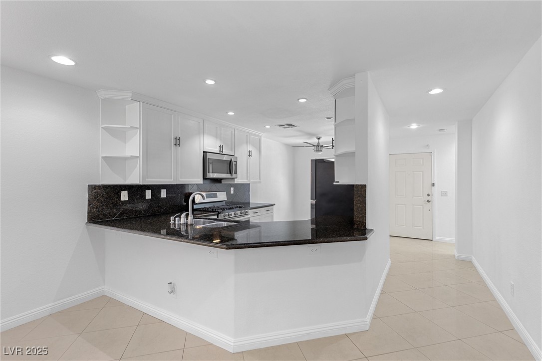 Las Vegas, Nevada 89148, United States, 2 Bedrooms Bedrooms, ,3 BathroomsBathrooms,Residential,Active,90620