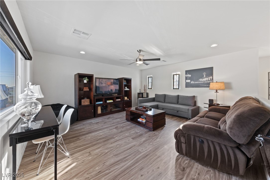 Las Vegas, Nevada 89129, United States, 4 Bedrooms Bedrooms, ,3 BathroomsBathrooms,Residential,Active,80669