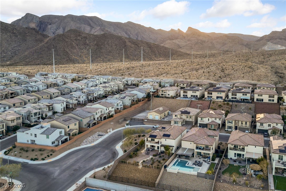 Las Vegas, Nevada 89129, United States, 4 Bedrooms Bedrooms, ,3 BathroomsBathrooms,Residential,Active,80669