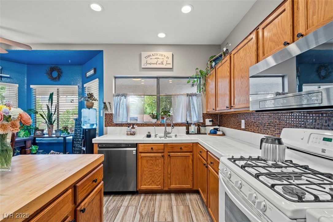 Las Vegas, Nevada 89130, United States, 3 Bedrooms Bedrooms, ,3 BathroomsBathrooms,Residential,Active,214153