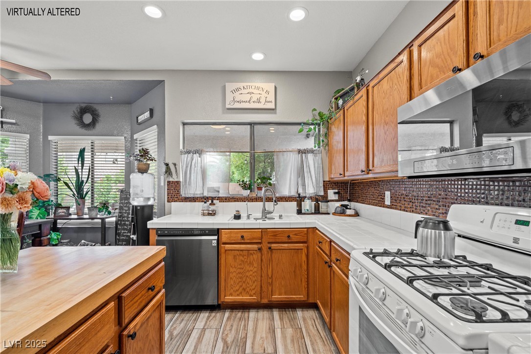 Las Vegas, Nevada 89130, United States, 3 Bedrooms Bedrooms, ,3 BathroomsBathrooms,Residential,Active,214153