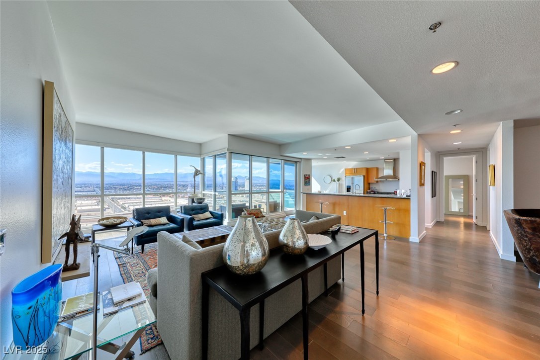 4525 Dean Martin Drive 2806