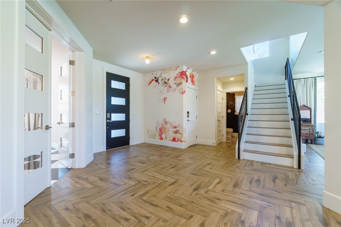 7476 Mezzanine View Avenue