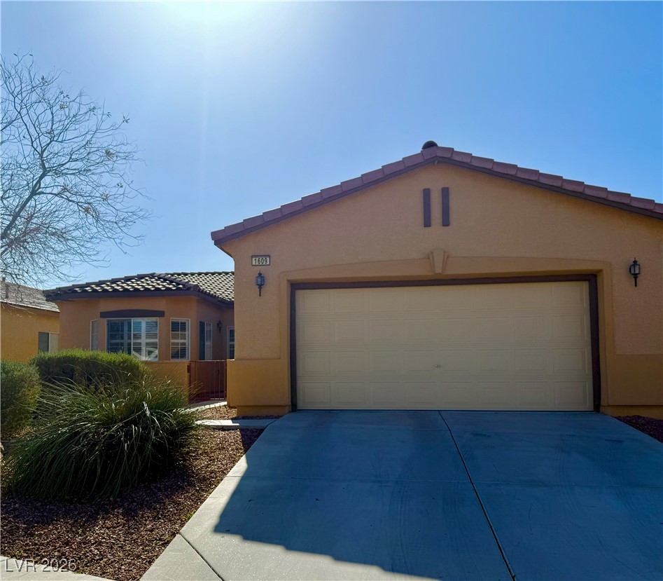 1609 White Daisy Way