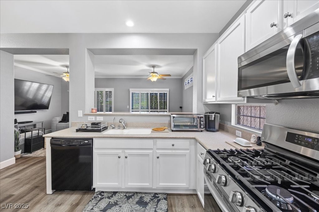 Henderson, Nevada 89012, United States, 2 Bedrooms Bedrooms, ,2 BathroomsBathrooms,Residential,Pending,210262