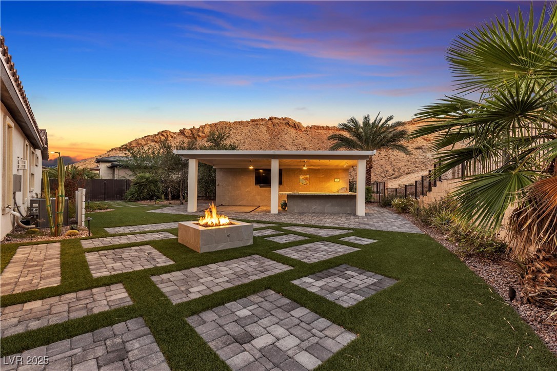 11 Acacia Creek Court