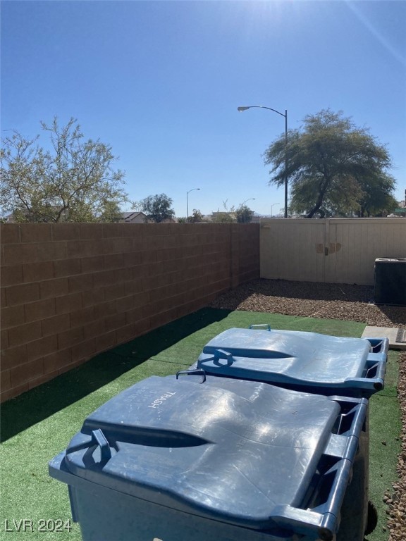 Las Vegas, Nevada 89139, United States, 3 Bedrooms Bedrooms, ,3 BathroomsBathrooms,Residential,Pending,32325