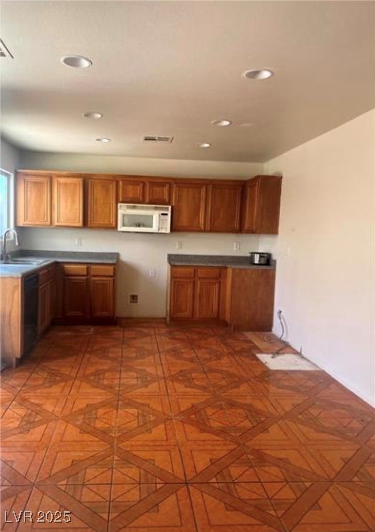5607 W Dewey Drive