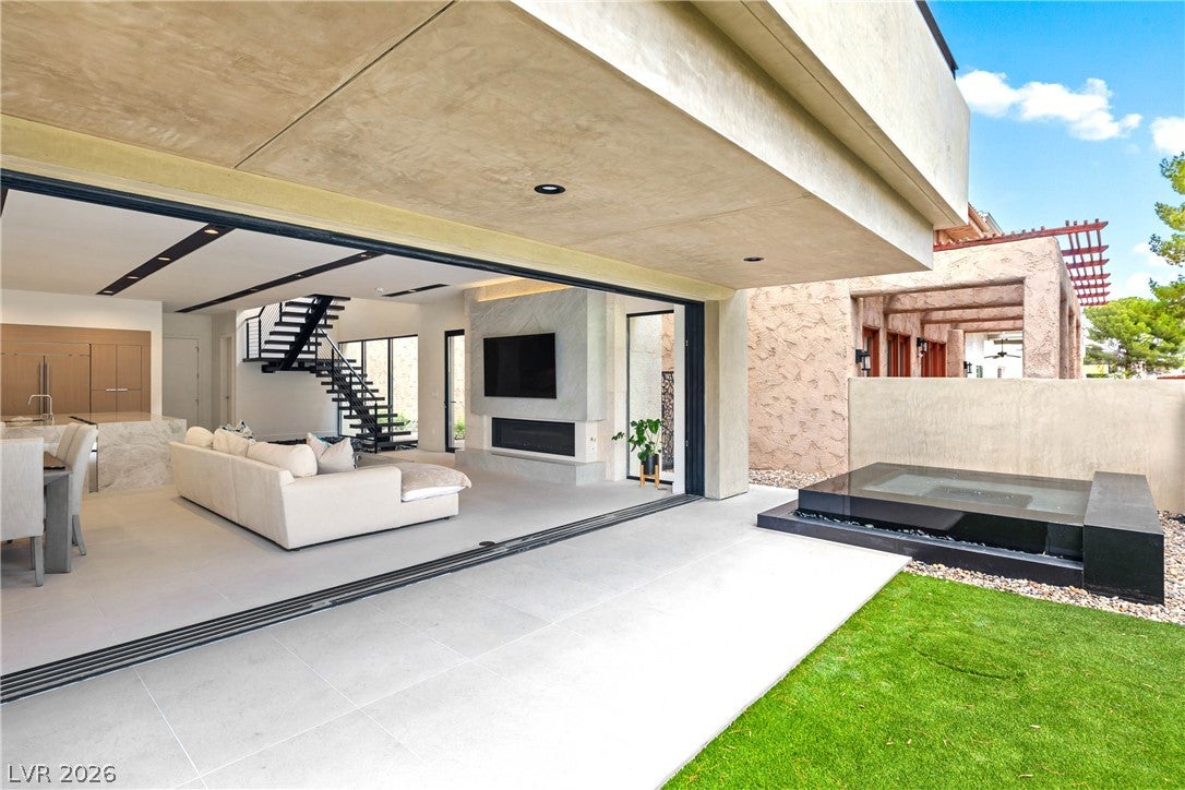 2847 Queens Courtyard Drive