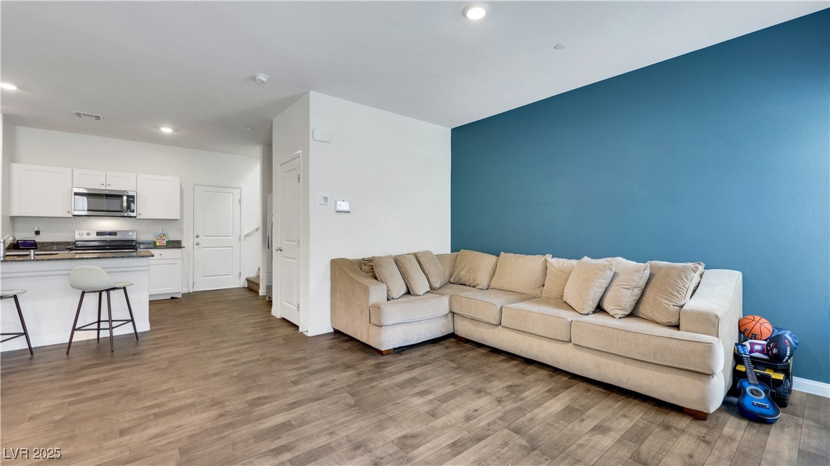 531 Clearsable Avenue