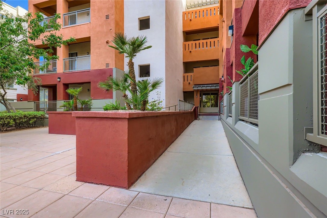 39 E Agate Avenue 208