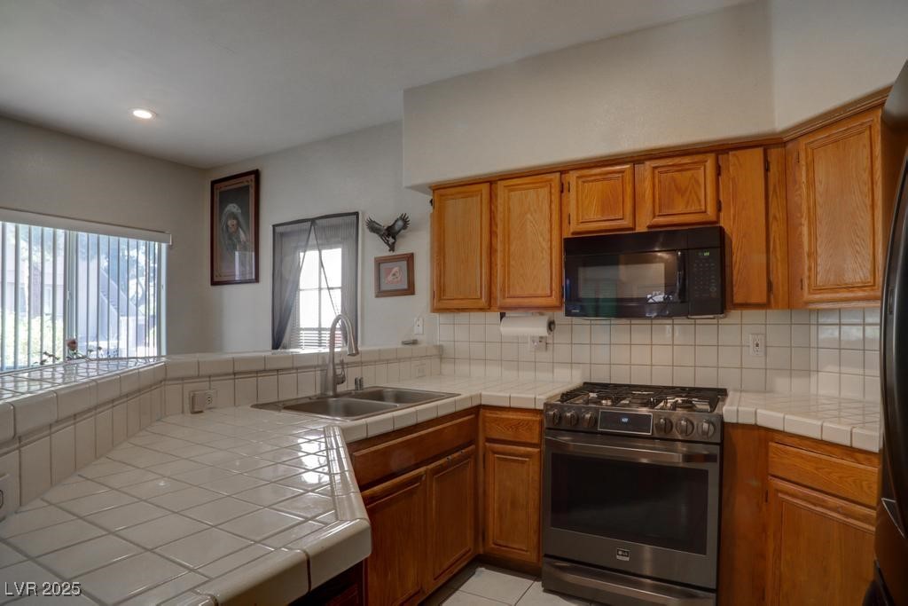 Las Vegas, Nevada 89118, United States, 2 Bedrooms Bedrooms, ,2 BathroomsBathrooms,Residential,Pending,2611