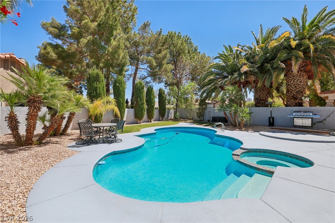 2023 Waverly Circle