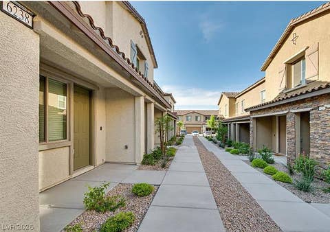 Townhouse For Rent - 6238 Mavora Lakes<br/> Clark County, Las Vegas, NV 89148