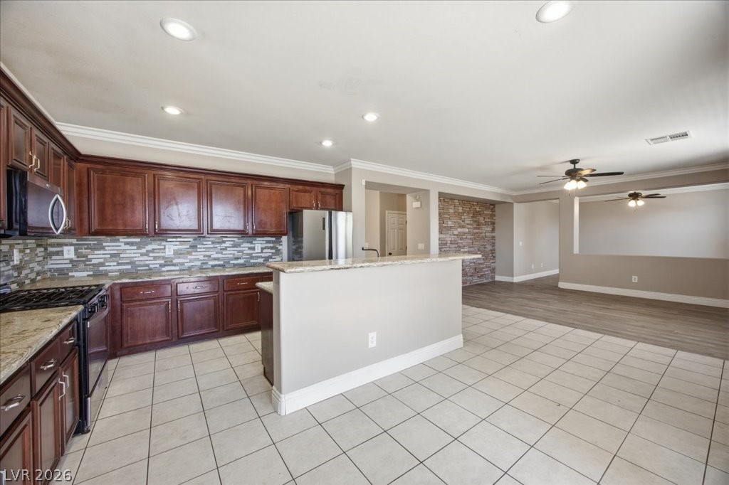 6112 Silken Saddle Street