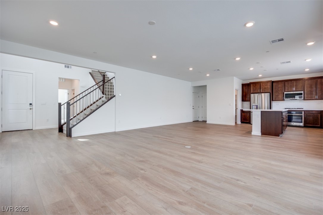 10119 Canyon Pine Street