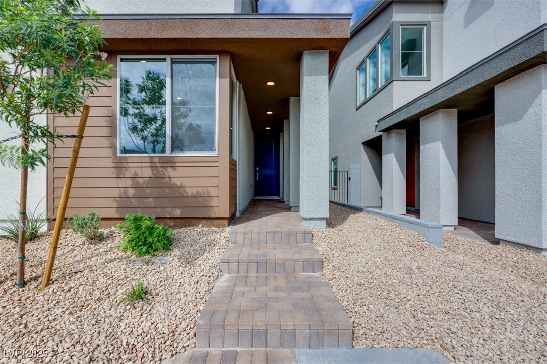 10119 Canyon Pine Street