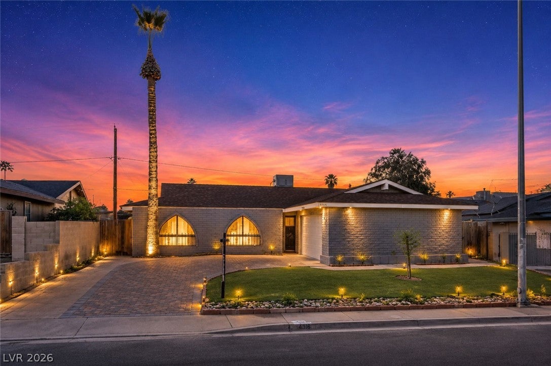 4516 E Flamingo Road
