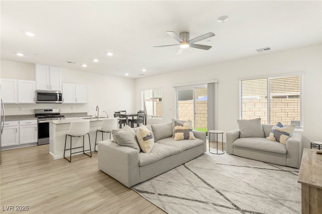 Las Vegas, Nevada 89141, United States, 3 Bedrooms Bedrooms, ,2 BathroomsBathrooms,Residential,Active,249752