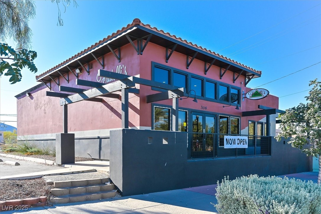 Henderson, Nevada 89015, United States, 3 Bedrooms Bedrooms, ,1 BathroomBathrooms,Residential,Pending,3108