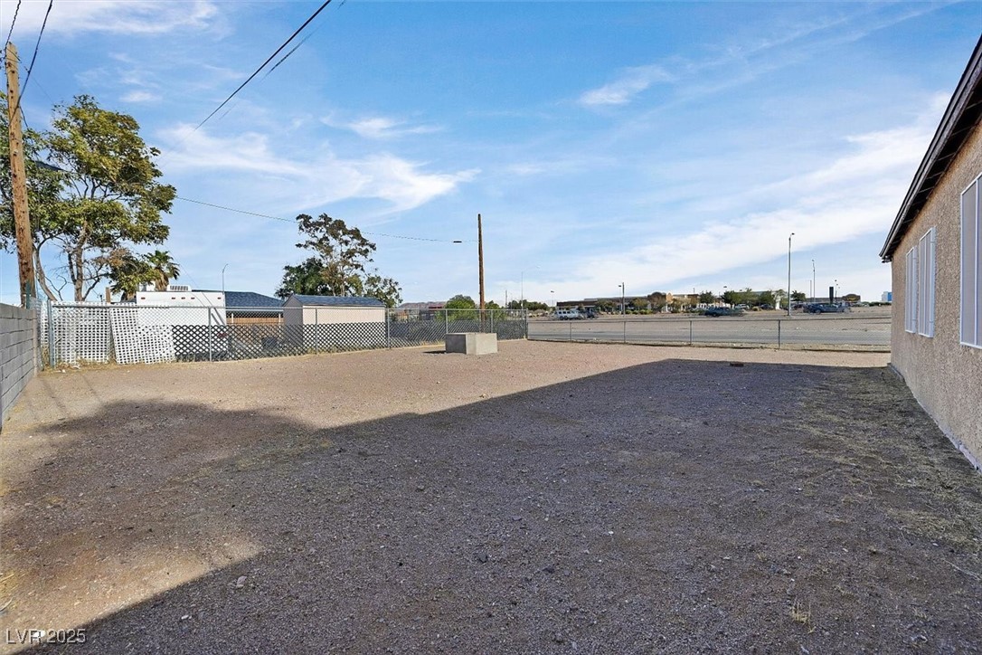 Henderson, Nevada 89015, United States, 3 Bedrooms Bedrooms, ,1 BathroomBathrooms,Residential,Pending,3108