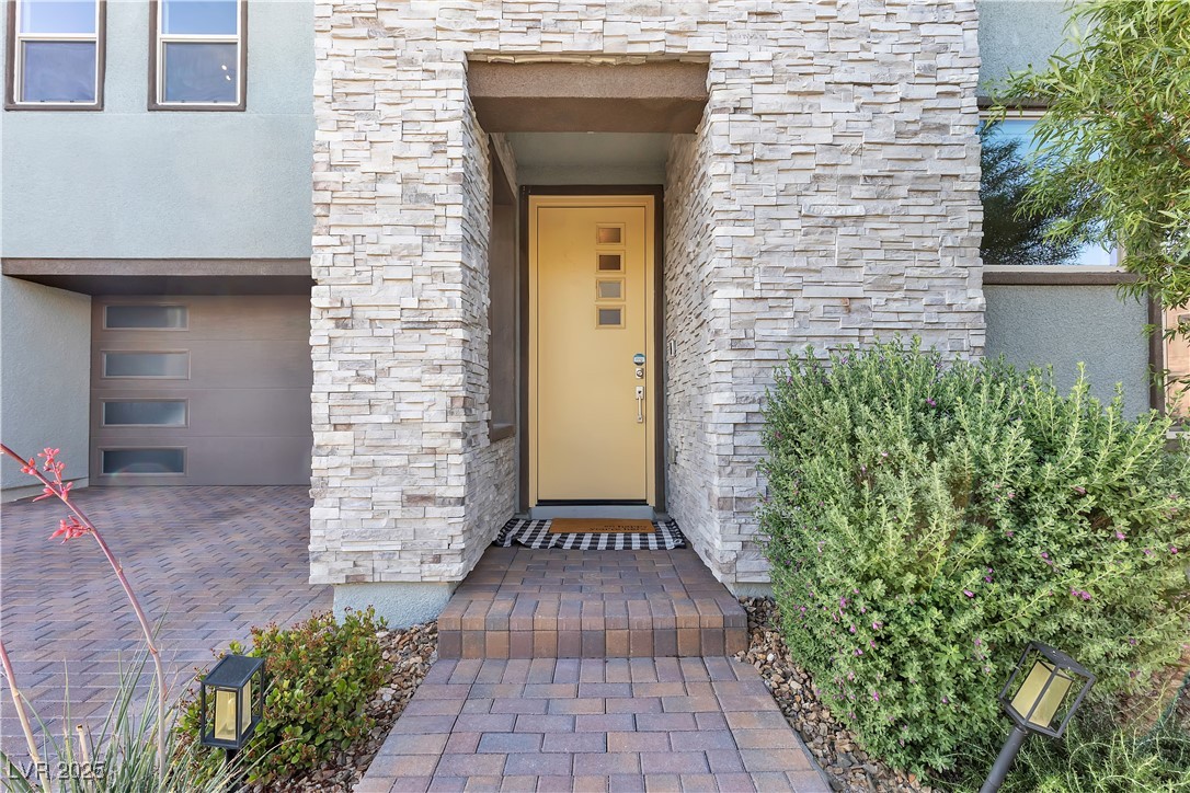 3206 Fountaintree Avenue