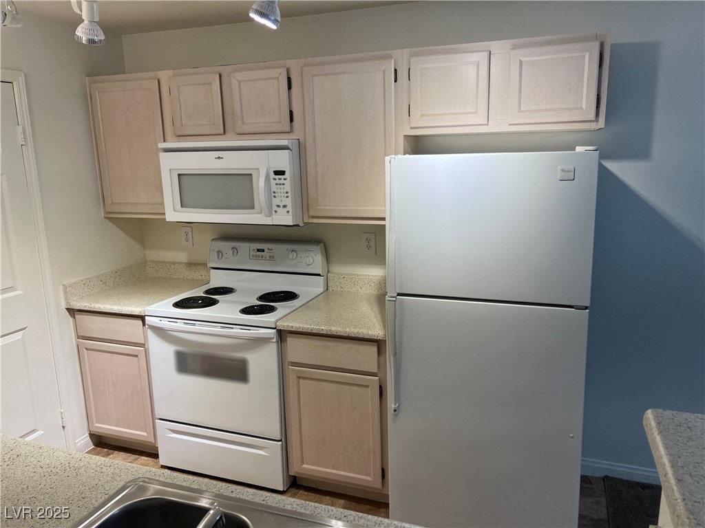 231 W Horizon Ridge Parkway 2722