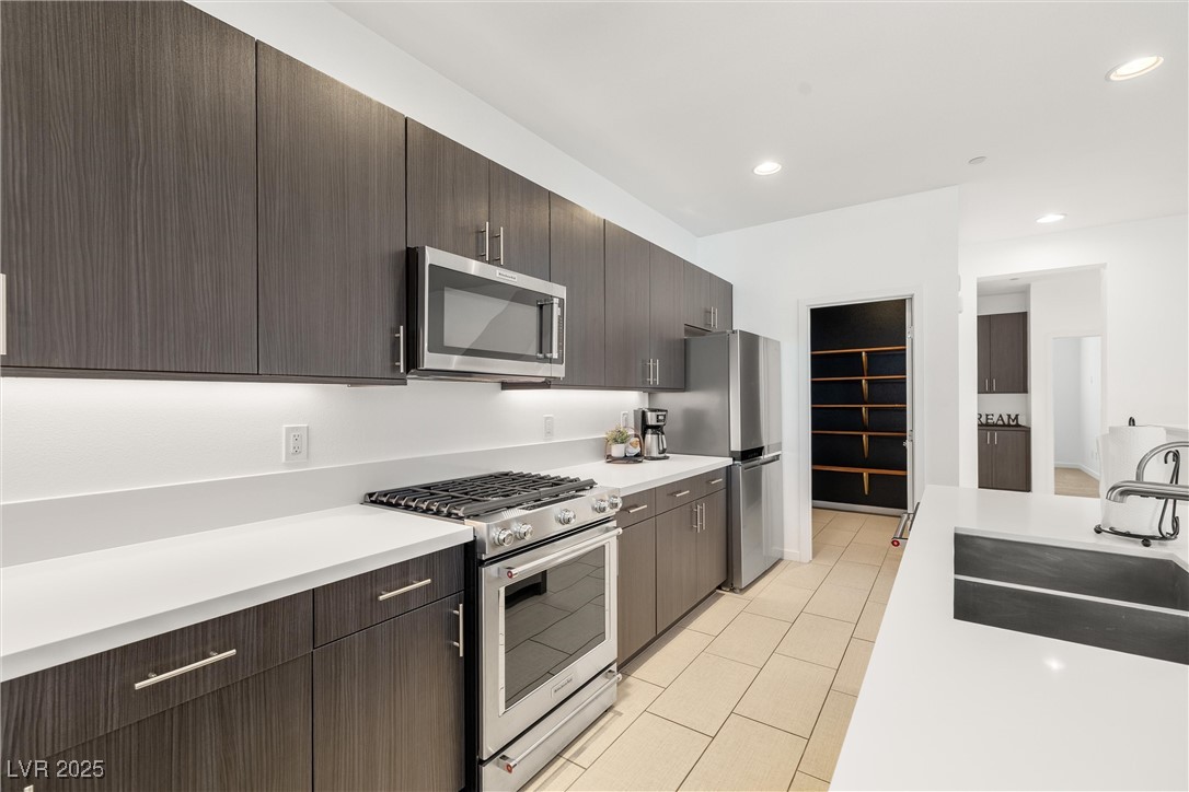 Las Vegas, Nevada 89135, United States, 3 Bedrooms Bedrooms, ,3 BathroomsBathrooms,Residential,Active,196211