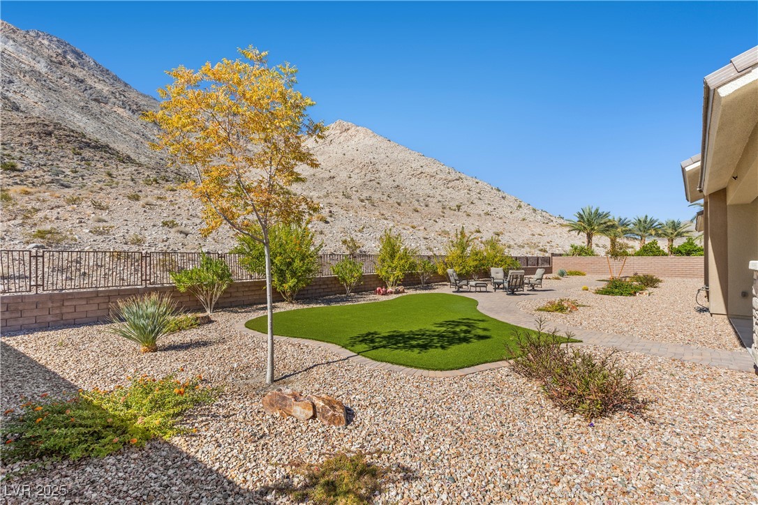 2951 The Peaks Lane