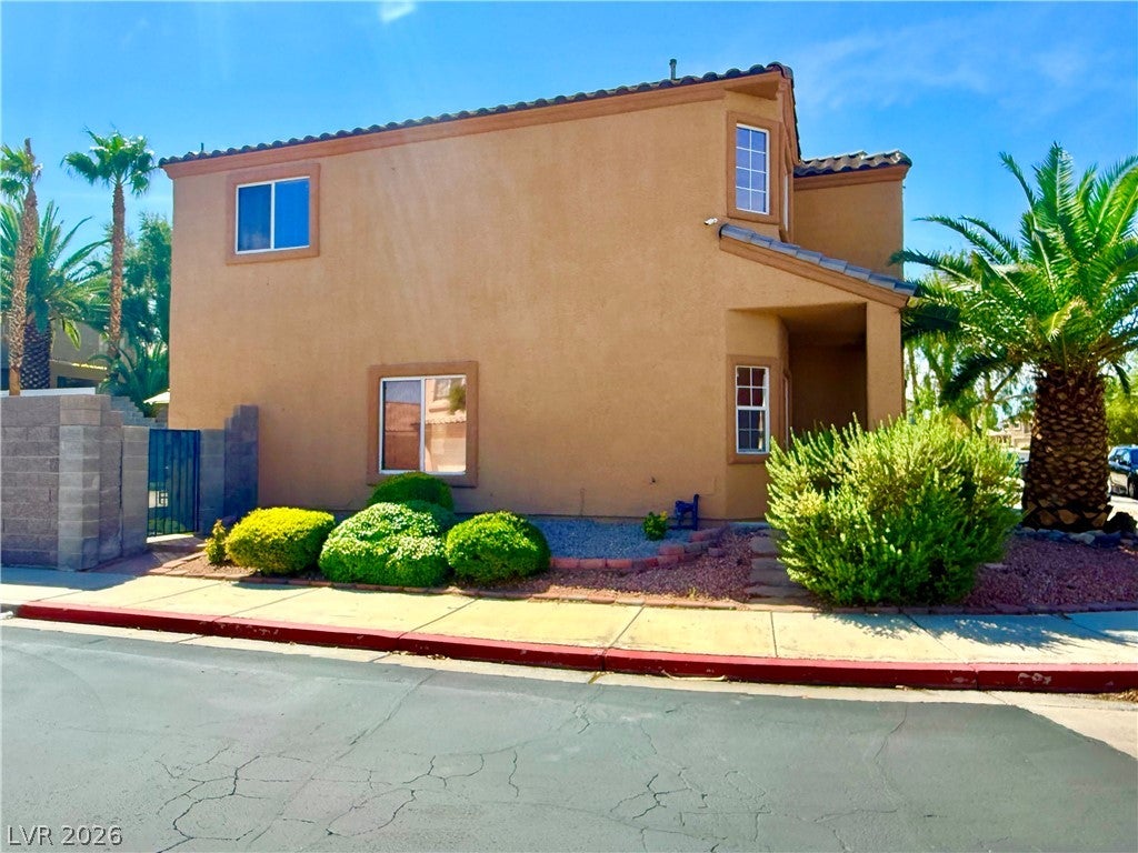 1212 Diamond Valley Street