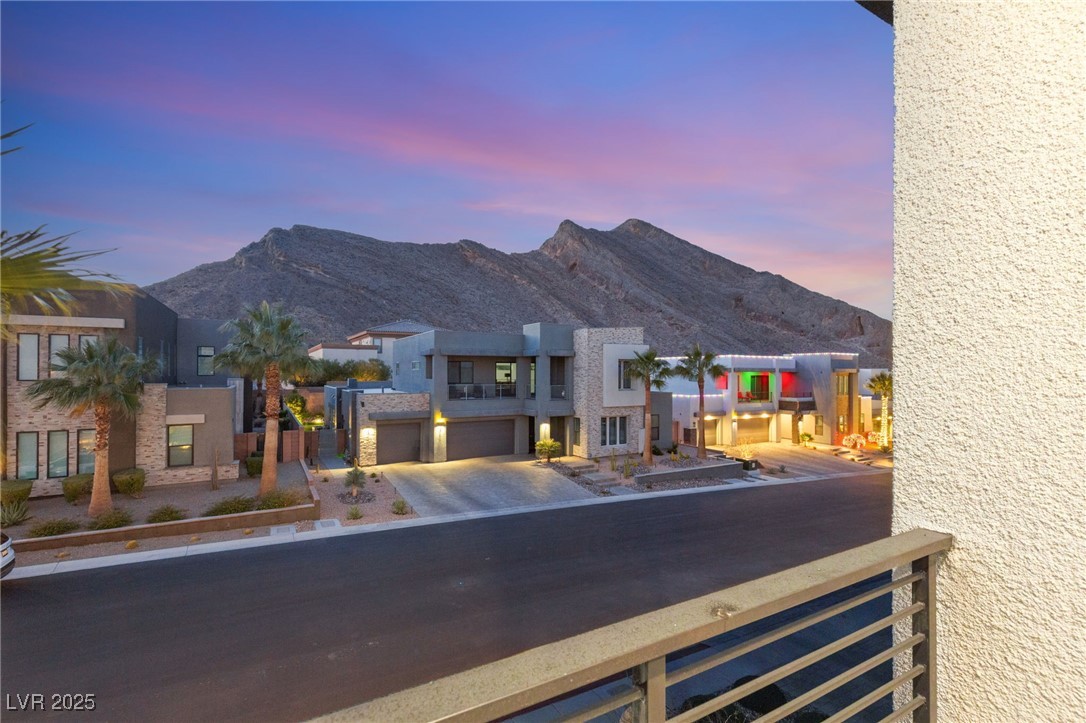 Las Vegas, Nevada 89129, United States, 4 Bedrooms Bedrooms, ,3 BathroomsBathrooms,Residential,Active,112956