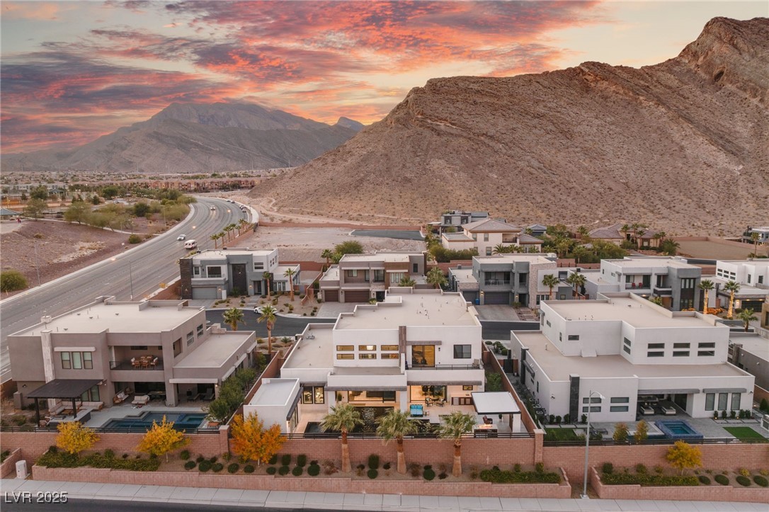 Las Vegas, Nevada 89129, United States, 4 Bedrooms Bedrooms, ,3 BathroomsBathrooms,Residential,Active,112956