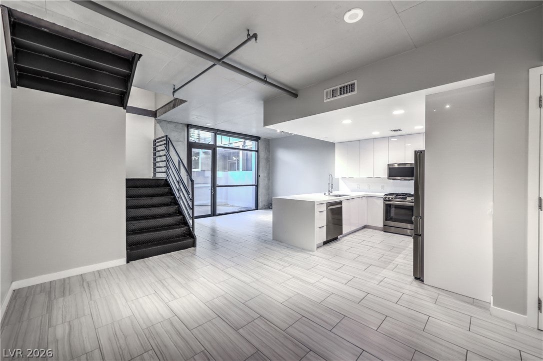 353 E Bonneville Avenue 752