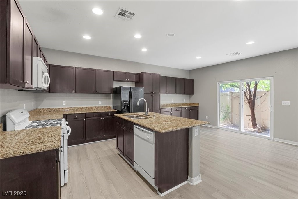 Las Vegas, Nevada 89148, United States, 4 Bedrooms Bedrooms, ,3 BathroomsBathrooms,Residential,Pending,172884