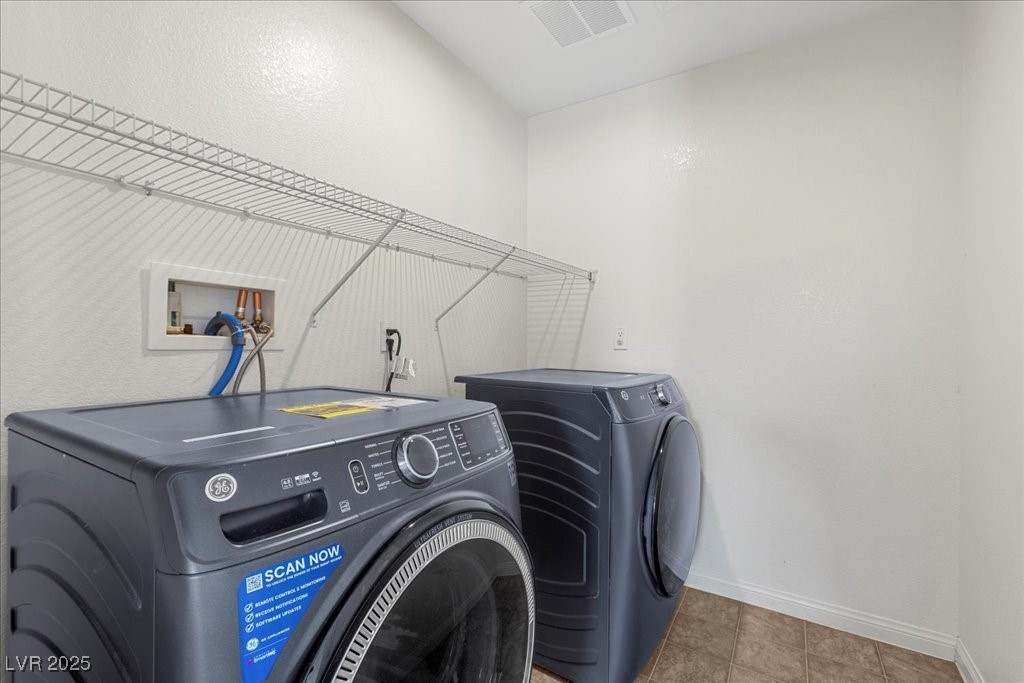 Las Vegas, Nevada 89148, United States, 4 Bedrooms Bedrooms, ,3 BathroomsBathrooms,Residential,Pending,172884