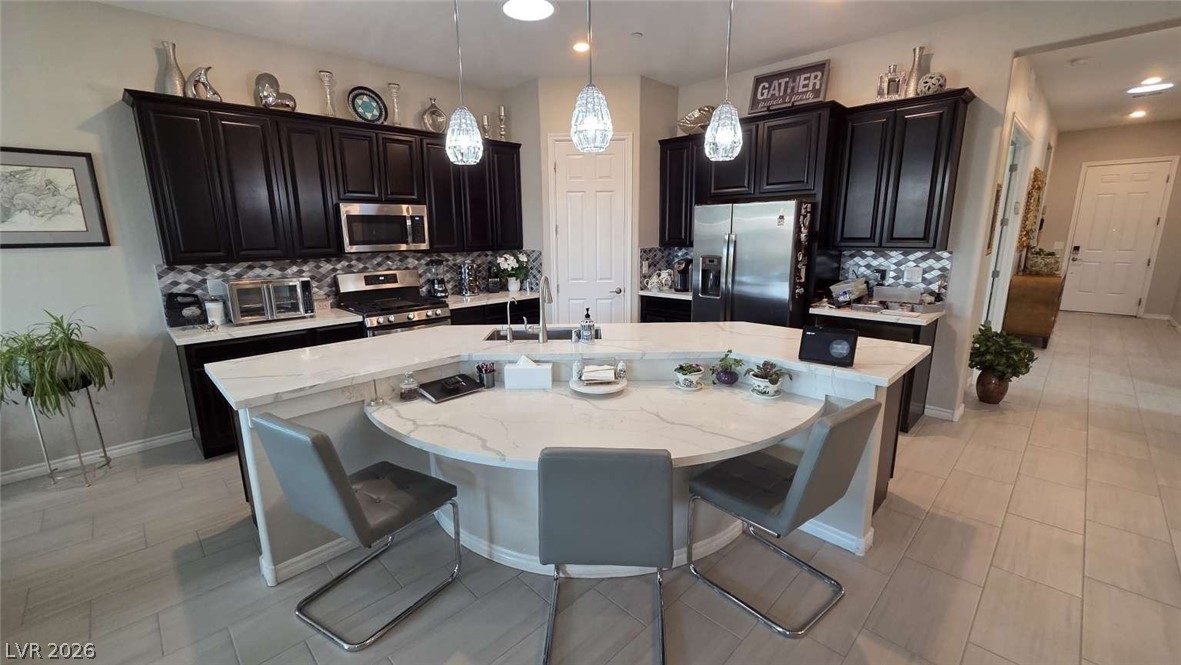 652 Longfeather Street