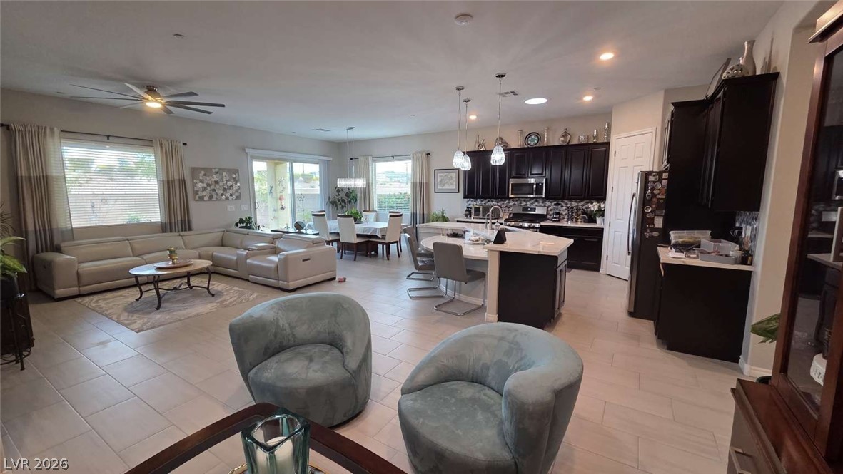 652 Longfeather Street