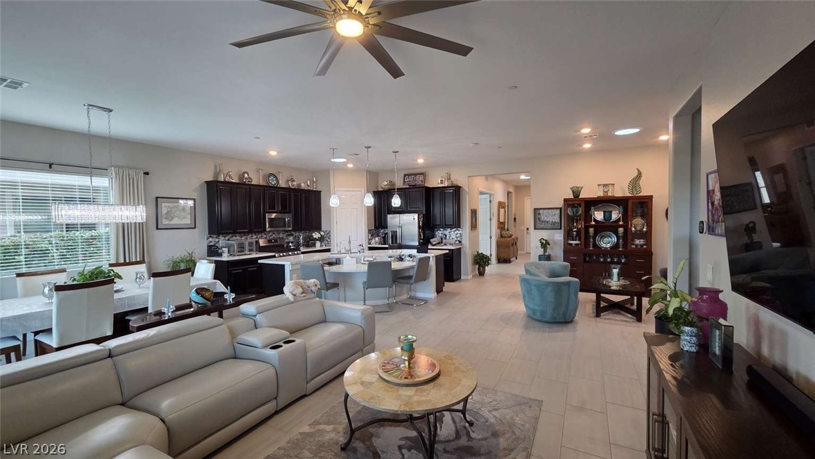 652 Longfeather Street