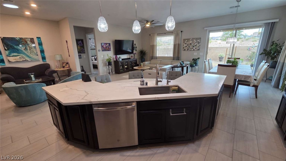 652 Longfeather Street