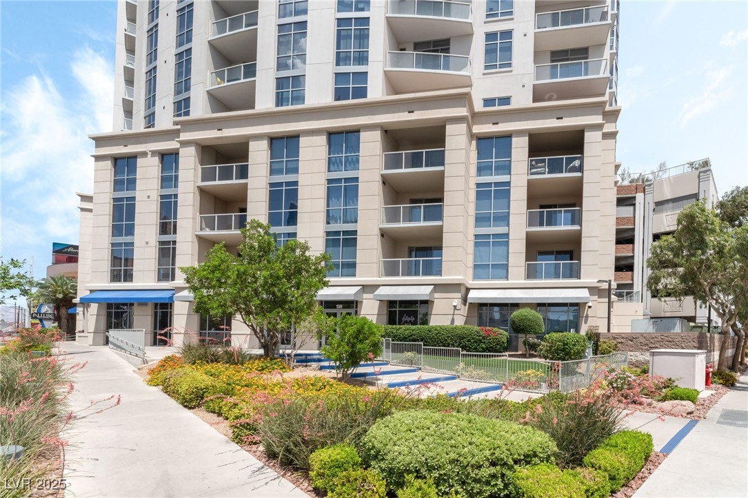 200 W Sahara Avenue 3303