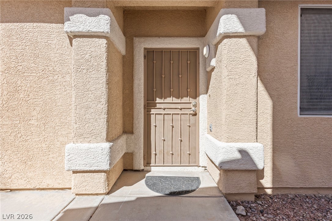 1076 Sweeping Vine Avenue